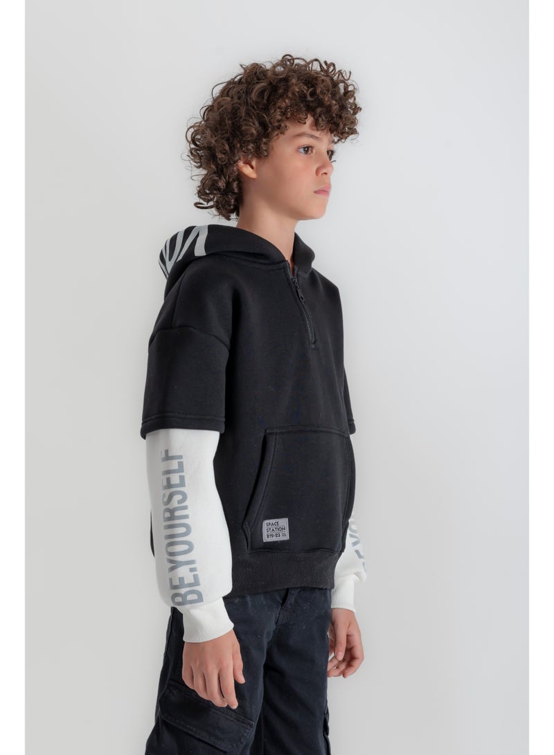 سي إن جينز وير كيدز هودي أولادي بطبعة BE CURIOUS - Image 2